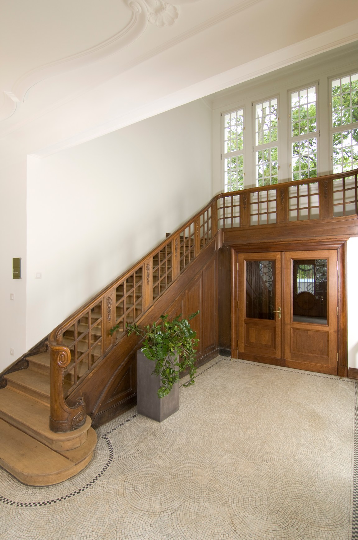 Treppe, Tür, Kamin, Raum